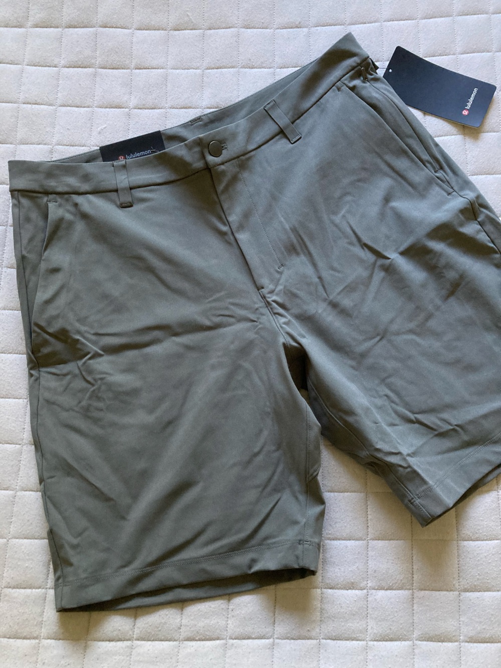 lululemon athletica Olive Grey Flat-Front Men's Commission Short Classic 9”